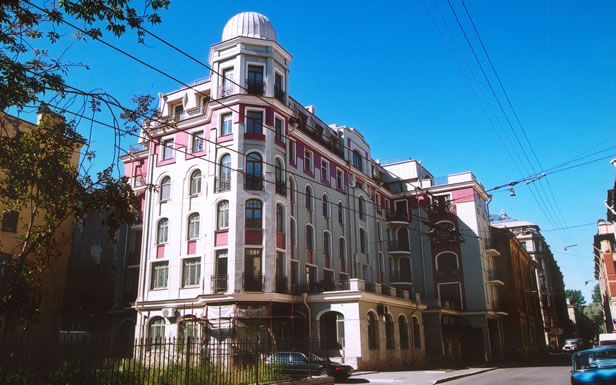 Жилой дом на улице Бармалеева в Санкт-Петербурге