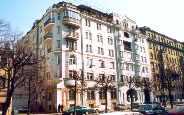 Жилой дом на 16-й линии Васильевского острова в Санкт-Петербург